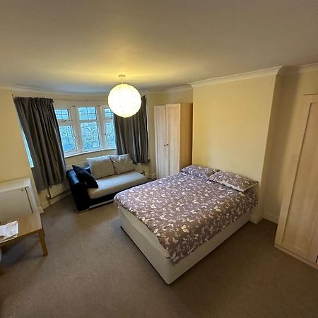 Апартаменты House Dollis Hill Лондон Экстерьер фото